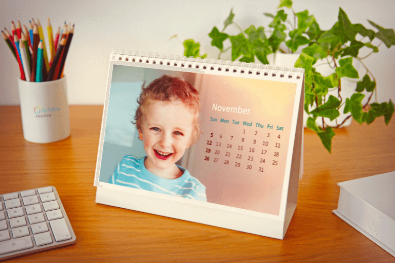 A photo calendar with a smiley child: Consumers favour persoanlized gifts